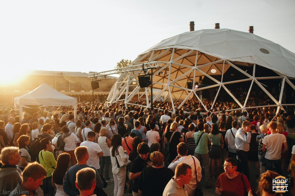 Стали известны артисты в рамках концертов на крыше ROOF FEST в 2020 году