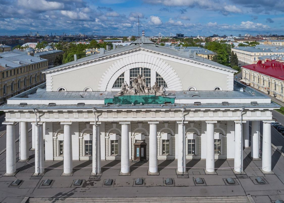«Макдак» или музей: «Пушкинская карта» показала истинные потребности молодых петербуржцев
