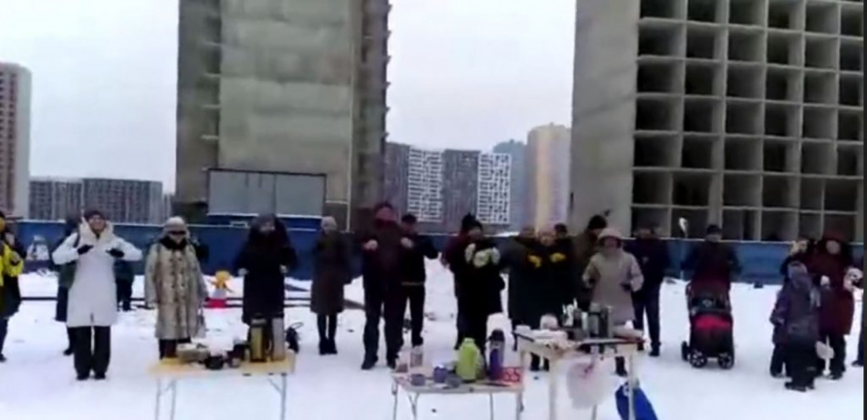 Обманутые дольщики ЖК в Мурино и Янино выступили с «горемычными танцами»