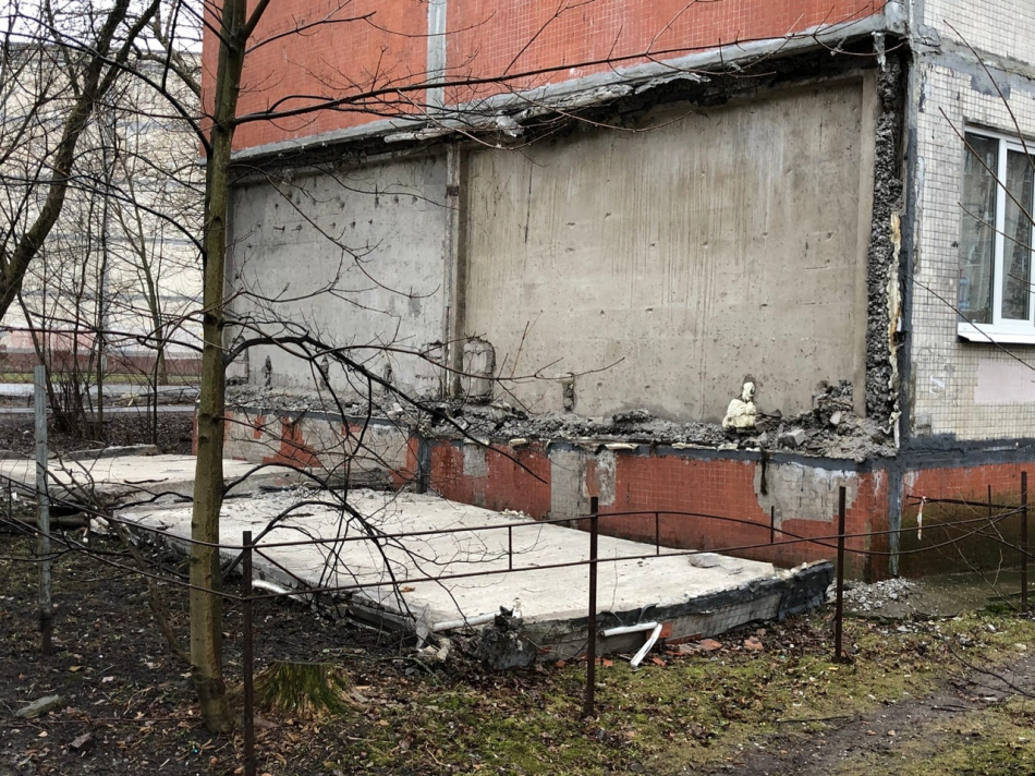 В «не аварийном» доме на Ново-Александровской улице обвалилась стена