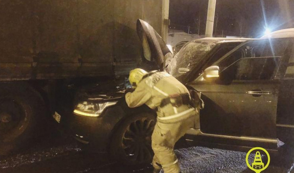 Внедорожник таранил припаркованную фуру на Суздальском
