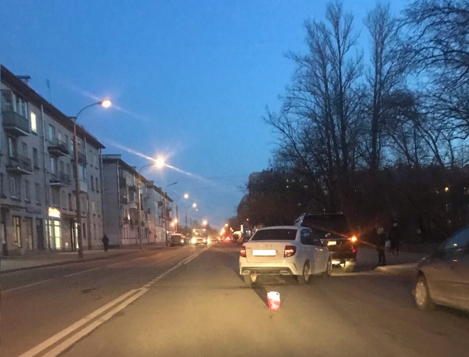 Автомобиль «Лада» врезался в «Тойоту» на улице Пограничника Гарькавого