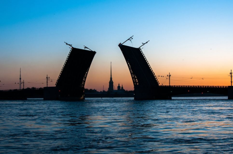 Три моста будут разведены в Петербурге сегодня ночью