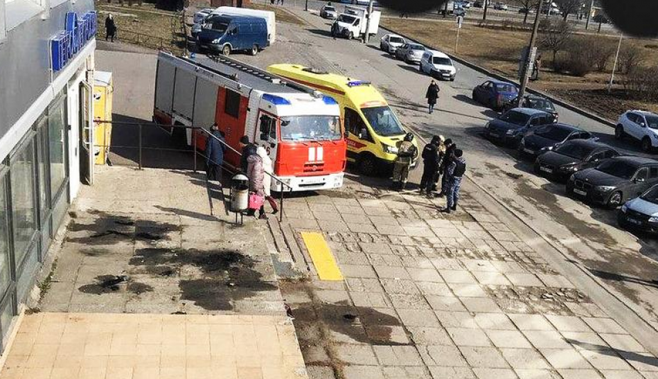 Пожилой мужчина пытался поджечь себя у офиса «Петроэлектросбыта» в Купчино