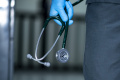 Восемь жителей Херсонской области лежат в больнице с подозрением на птичий грипп