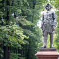 Памятник Петру I в Нижнем Парке г. Петергофа