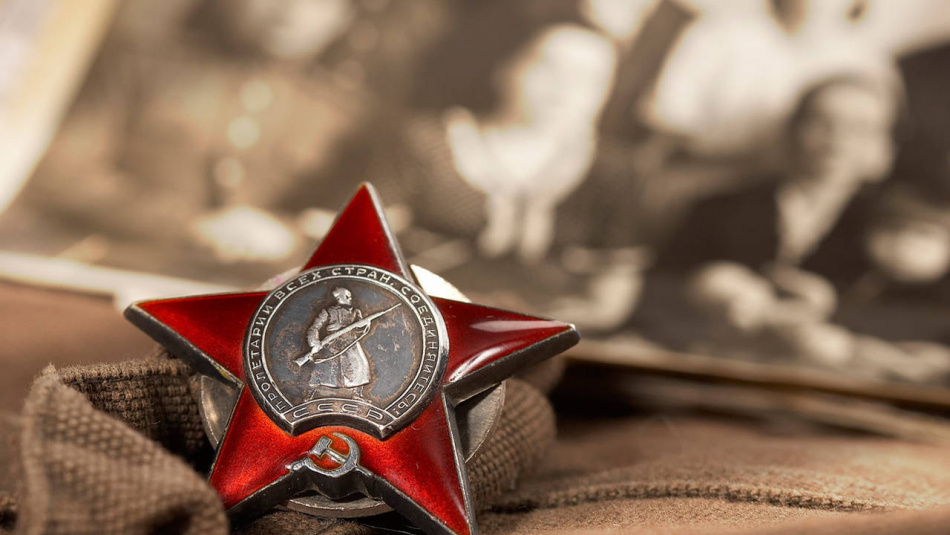 Песков не исключил, что день парада Победы сделают в России выходным