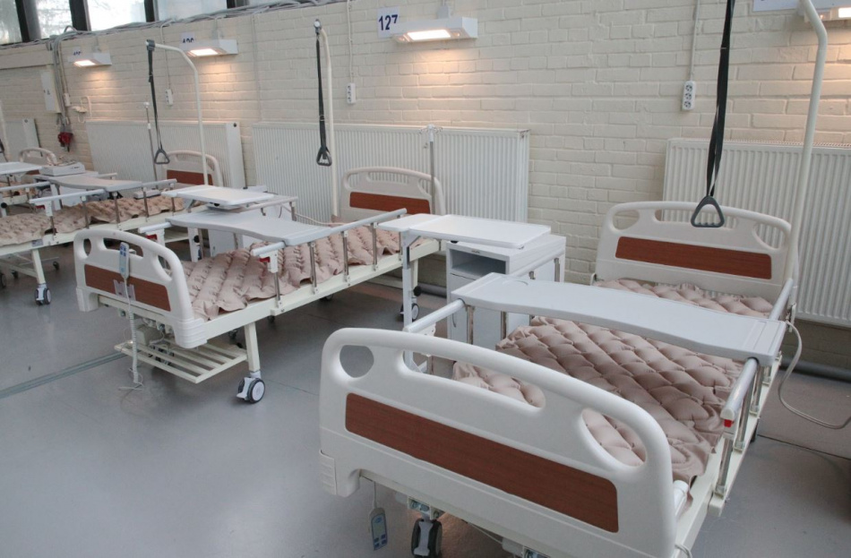 Более 700 пациентов с COVID-19 лежат в реанимациях Петербурга
