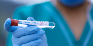  В России зарегистрированы первые случаи заражения новым штаммом коронавируса «арктур»