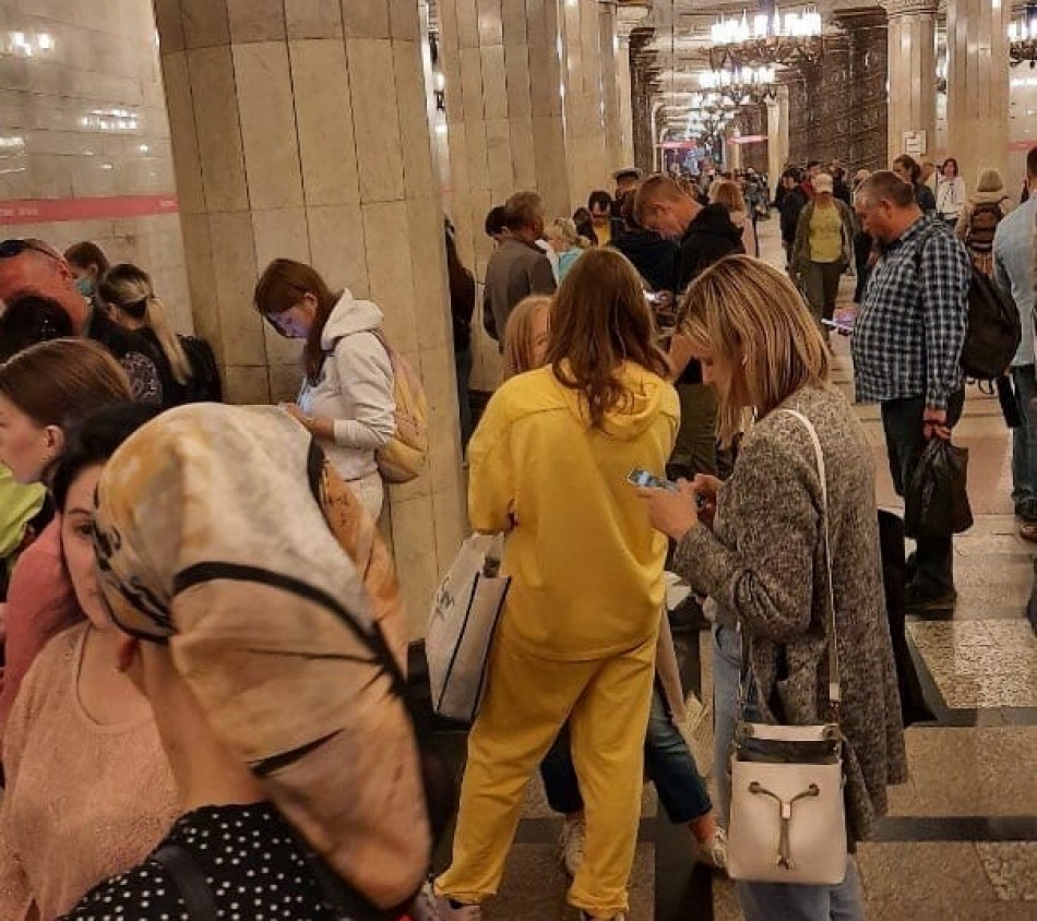 Поломоечная машина прерывала движение поездов на первой линии метро |  01.07.2020 | Санкт-Петербург - БезФормата