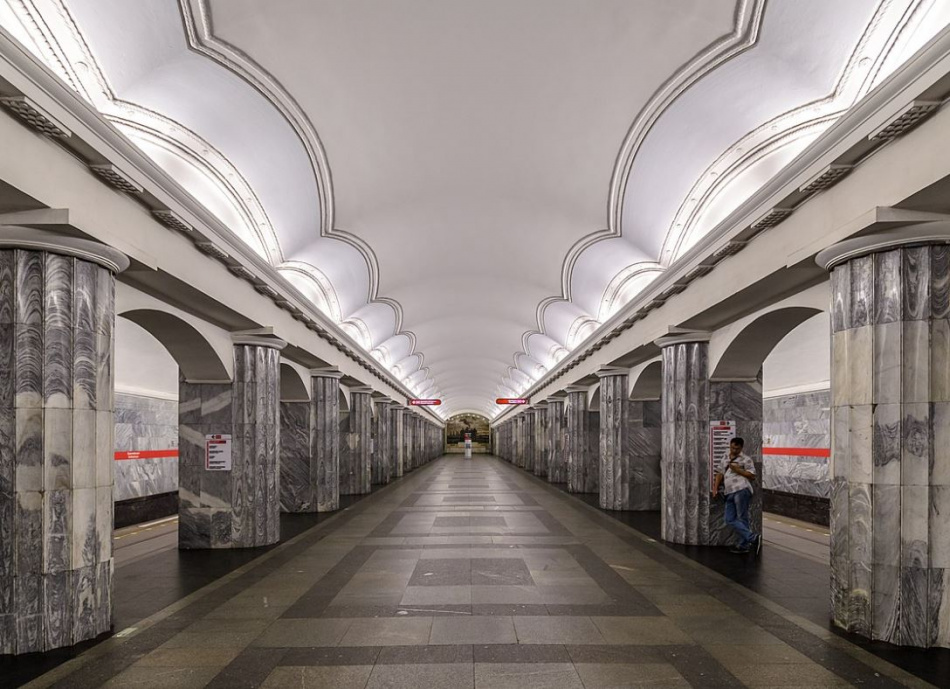 Дорогое и неудобное: метро Петербурга признали худшим в России
