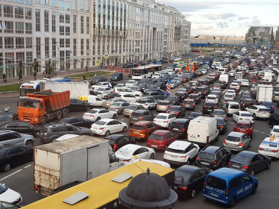 Из-за репетиции парада ВМФ петербуржцы встали в гигантские пробки