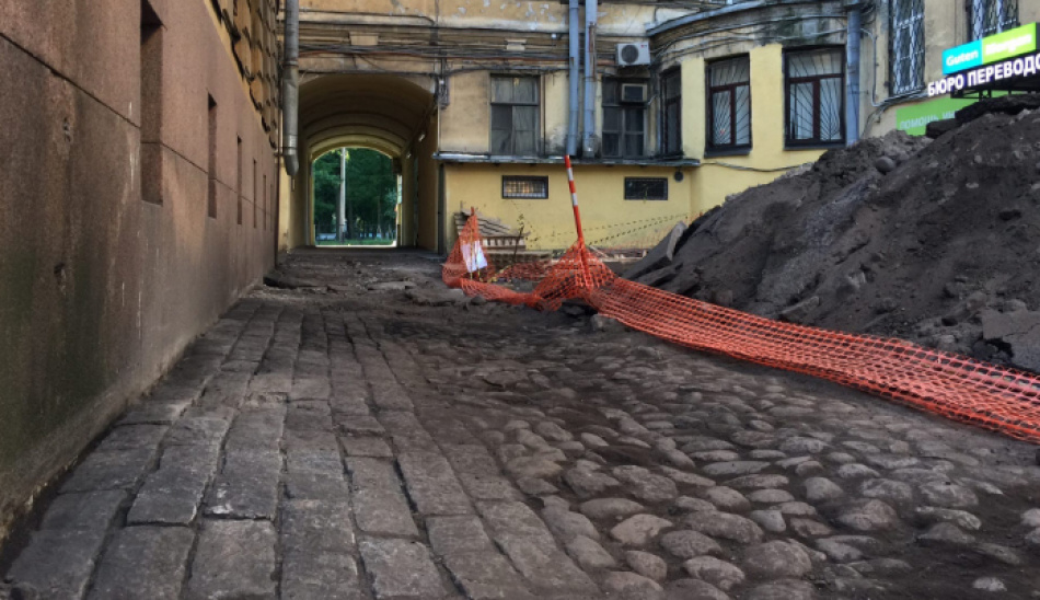 Петербуржцы выступили за сохранение брусчатки на Римского-Корсакова
