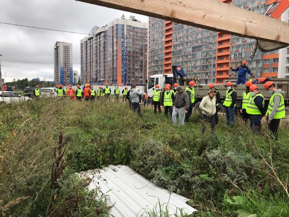 Жители ЖК в Московском районе пожаловались на незаконный захват их парковки