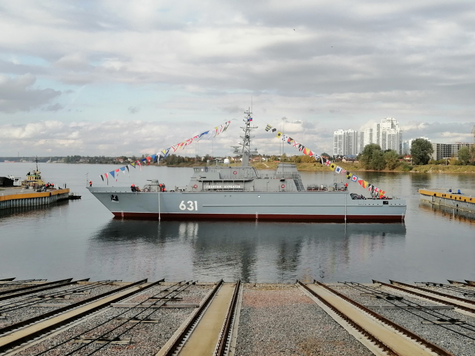 Тральщик "Георгий Курбатов" спустили на воду в Петербурге