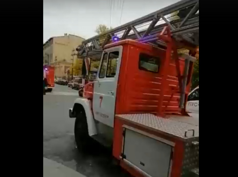 Гимназию на улице Восстания эвакуировали из-за пожара