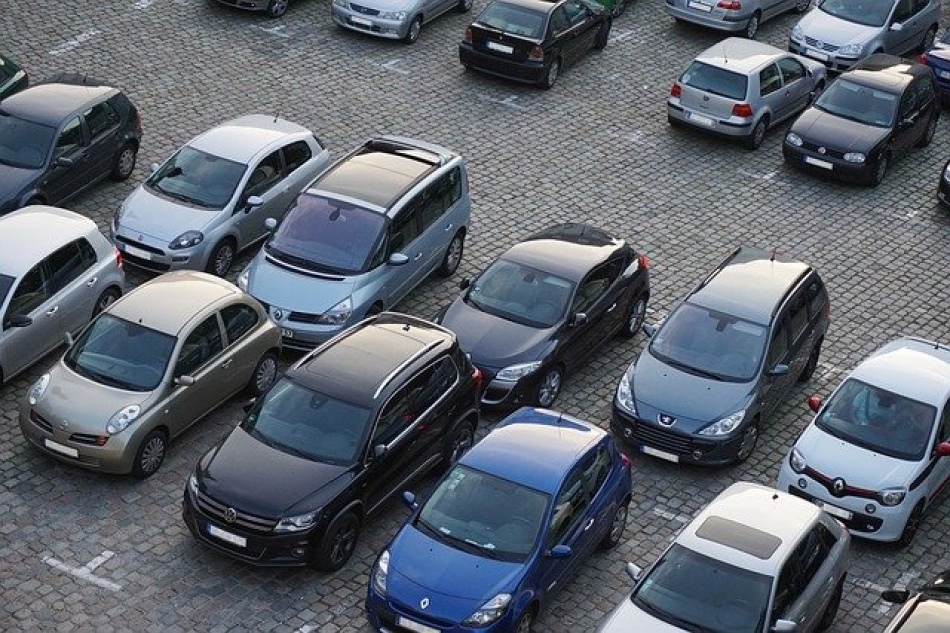 317 машин на 1 тысячу жителей: в Петербурге 85% загрязнений воздуха из-за автомобилей
