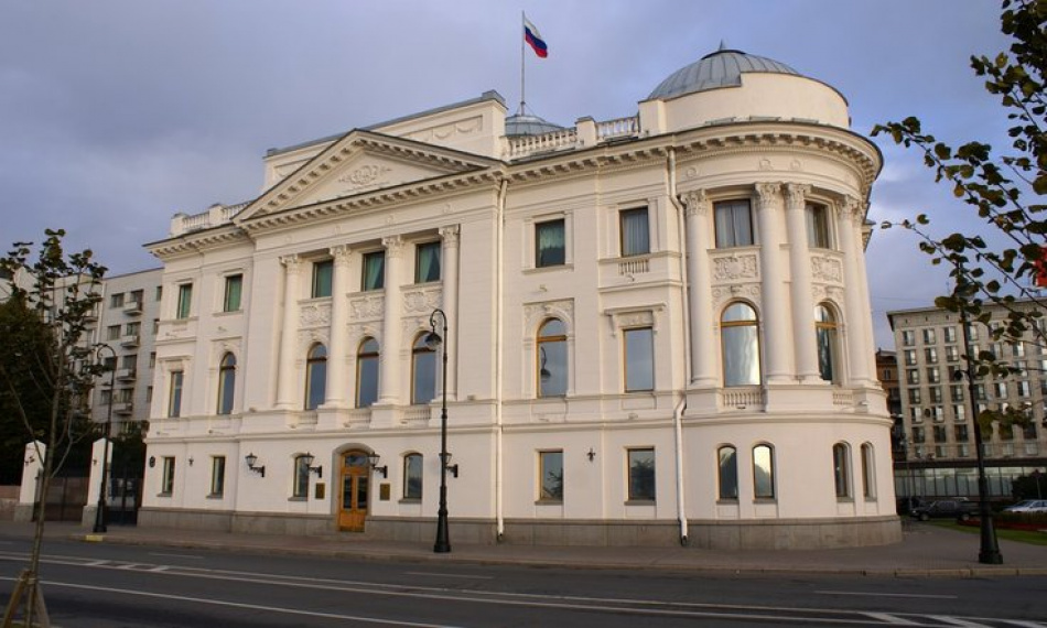 Беглов представил Смольному нового куратора Петербурга из полпредства СЗФО