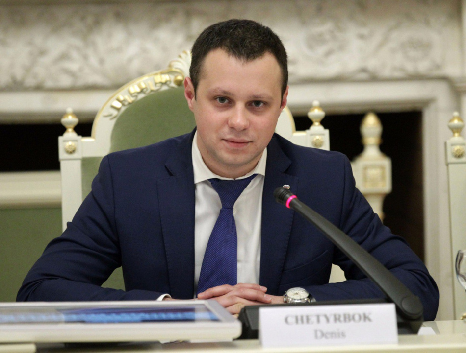 В Петербурге задержали расклейщиков листовок о депутате Четырбоке