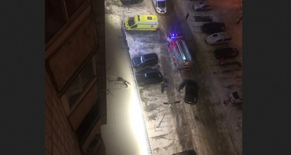 Несчастный случай санкт петербург. Мужчина упал с балкона СПБ.