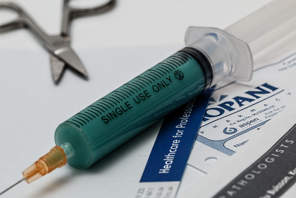В Смольном объяснили нехватку мест на вакцинацию от COVID-19 в Петербурге