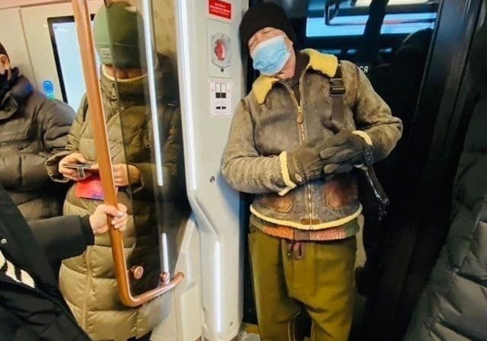 Фотография Александра Розенбаума в вагоне метро понравилась подписчикам