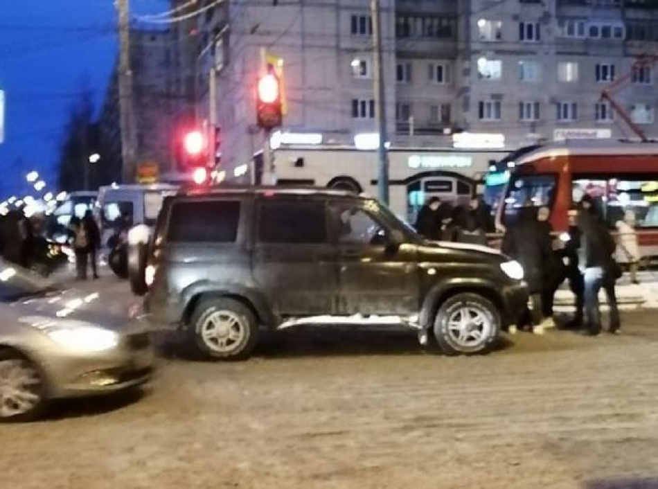 Водитель внедорожника «УАЗ Патриот» сбил человека на переходе в Петербурге