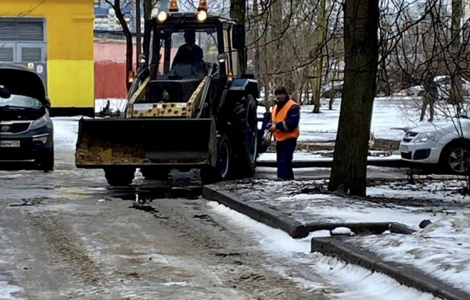 «Снежный десант»: Смольный предложил петебуржцам убирать снег за деньги