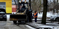 В Петербурге на борьбу с апрельским снегом отправили 700 единиц спецтехники