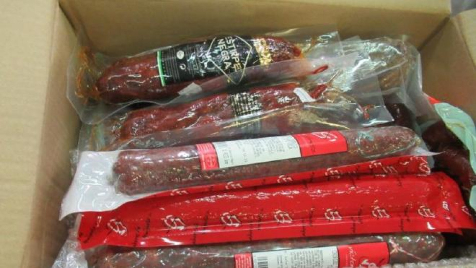 В Петербург не пропустили 38 килограммов мясной и молочной продукции из Испании и Литвы