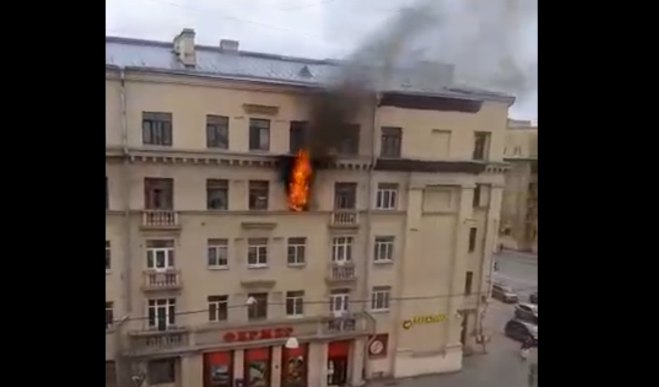 Пожар на Заневском проспекте уничтожил комнату в коммуналке