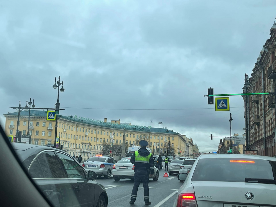На Московском проспекте 18-летнего велосипедиста сбила машина