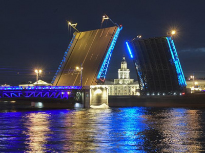 Фото Праздничная подсветка Дворцового моста