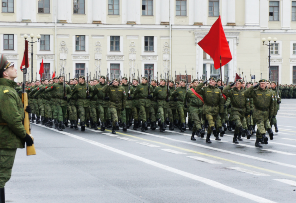 Генеральная репетиция парада Победы проходит на Дворцовой площади
