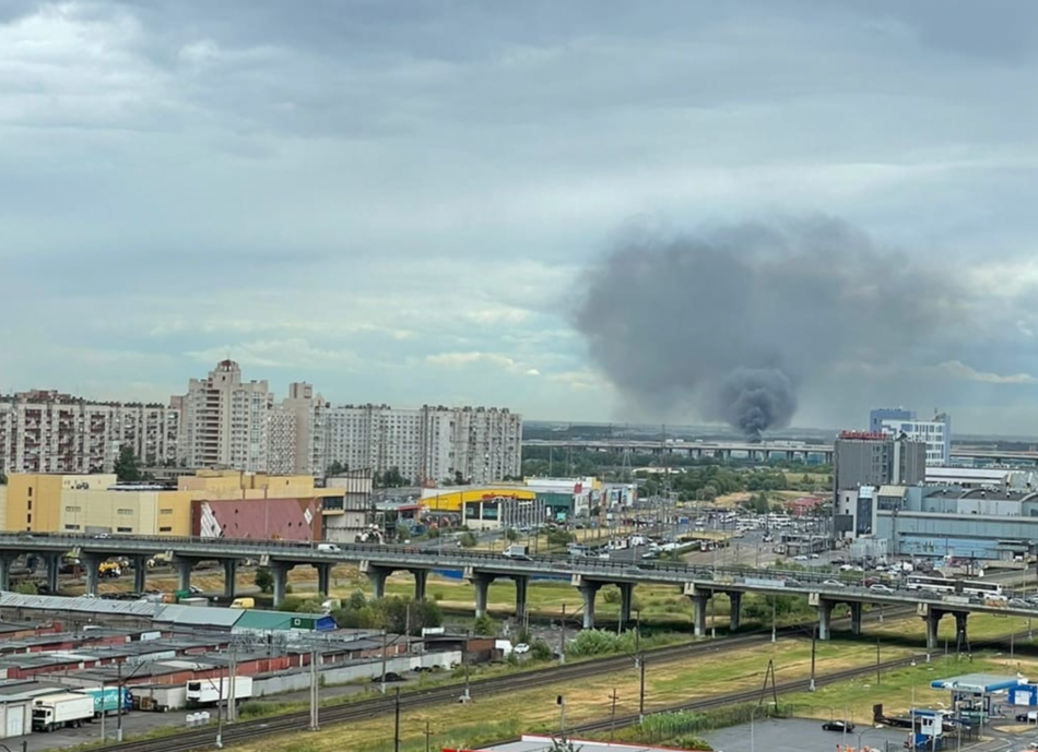 Фото пожарных в шушарах. Горел склад в Шушарах Санкт Петербург 2022. Что горит Шушары.