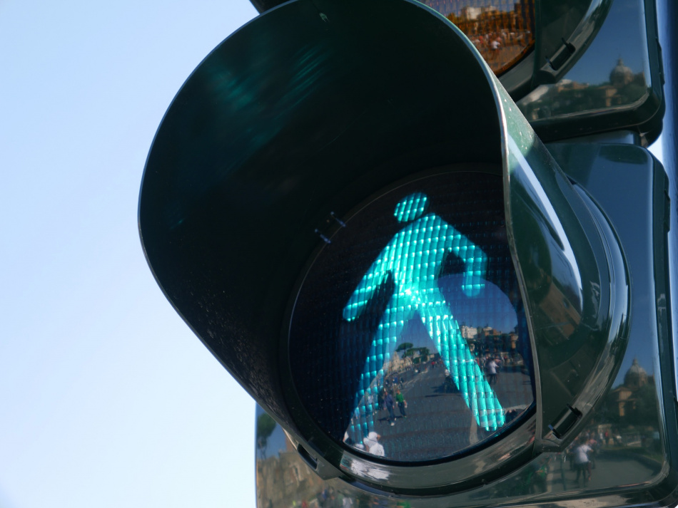 В Петербурге установят светофорные секции, предупреждающие о пешеходах 