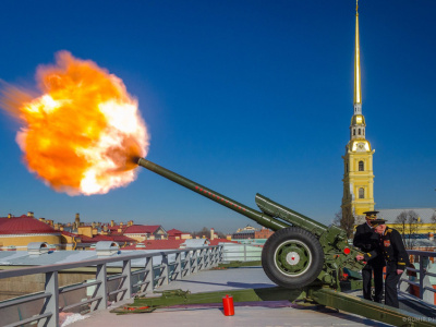 Фото Полуденный выстрел из орудия Нарышкина бастиона Петропавловской крепости