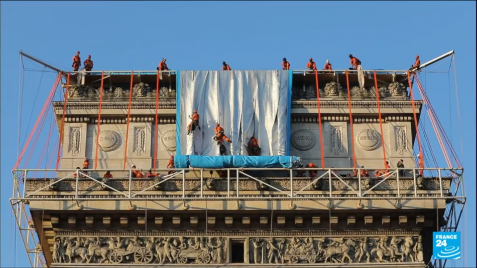 «Не хуже, чем в Париже»: петербуржцы рассказали об «упакованных» зданиях Северной столицы