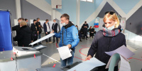 Члены УИК устроили погром на участке для голосования в Кировском районе Члены УИК устроили погром на участке для голосования в Кировском районе