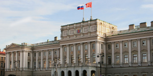 Петербургские депутаты предложили эвакуировать советские памятники из-за границы