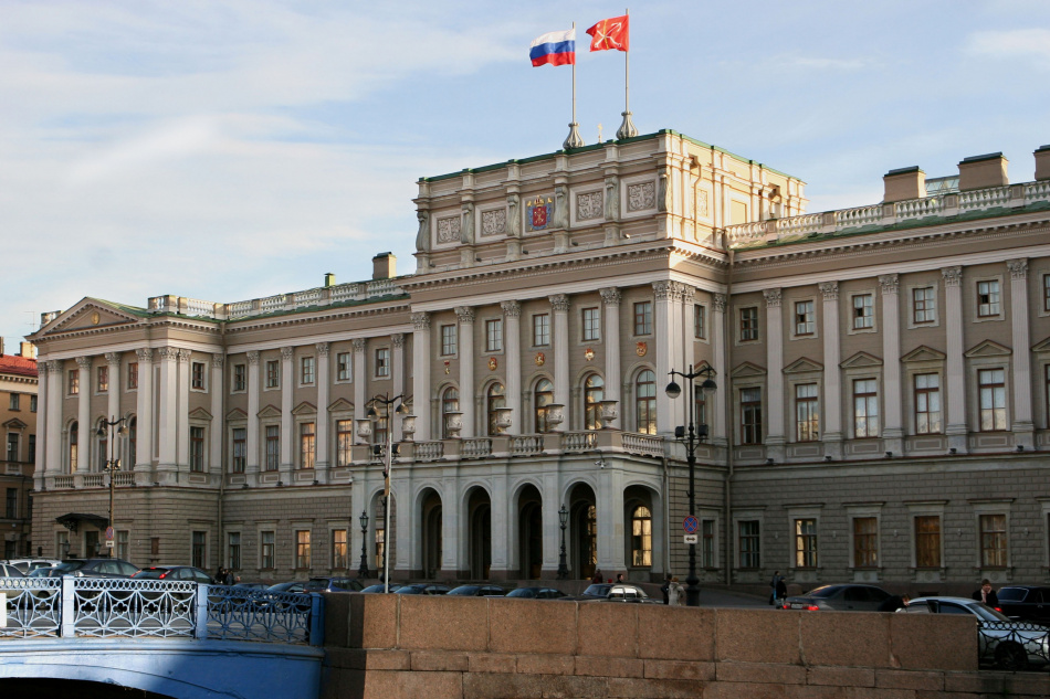 Госдума приняла в первом чтении петербургский проект поправок закона о КРТ