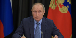 Путин: нужно инвестировать в сферу ЖКХ 4,5 трлн рублей