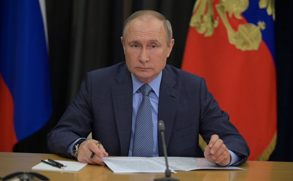 В Сети появилась информация, что Путин объявил всеобщую мобилизацию и ввел военное положение в некоторых регионах