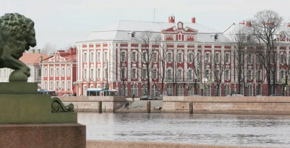 В Петербурге в честь 300-летия СПбГУ зажгут Ростральные колонны 
