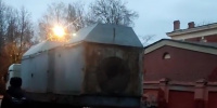 Снесшие оборудование в тоннеле дамбы грузовики нашлись в Кронштадте Снесшие оборудование в тоннеле дамбы грузовики нашлись в Кронштадте