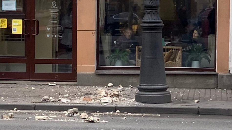 Неприятный «сюрприз»: с фасада дома на Каменноостровском проспекте обрушилась лепнина 