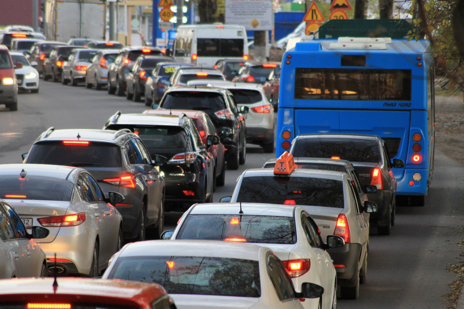 В пятницу Петербург сковали многокилометровые пробки