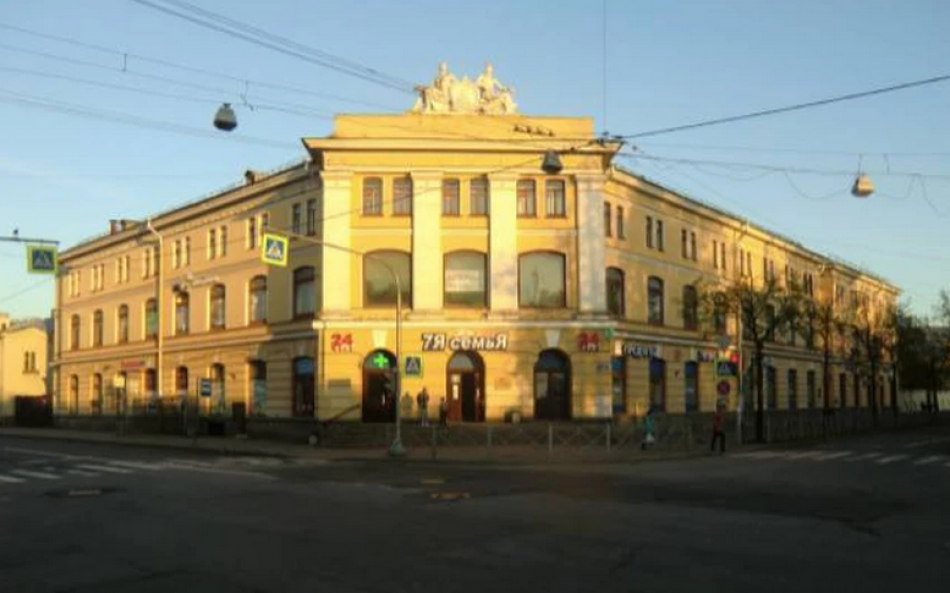 «Уйдёт с молотка»: Колпинский Дом торговли выставили на продажу