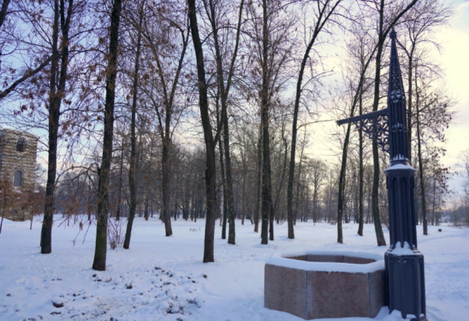 Реставрация завершена: готический колодец в Орловском парке принял первозданный вид