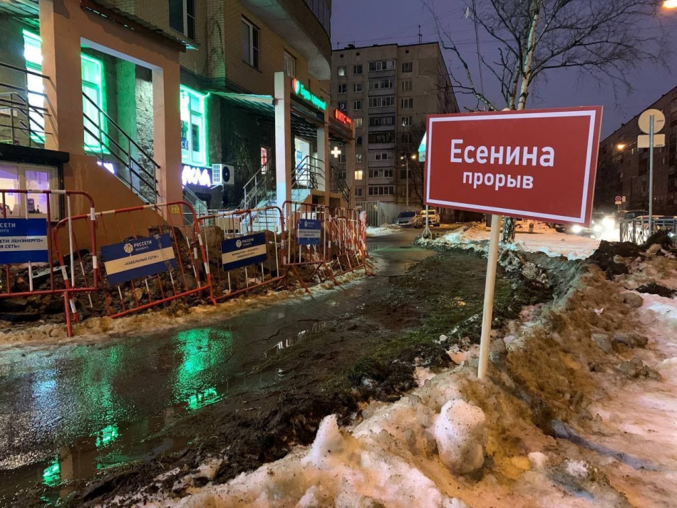 Активисты в Петербурге обозначили табличками места «коммунального позора» 